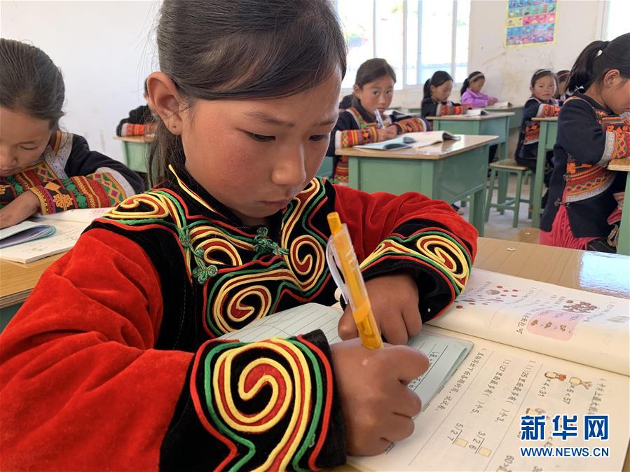 (新华全媒头条·图文互动)(3)让各民族手足相亲守望相助——以习近平同志为核心的党中央关心少数民族和民族工作纪实
