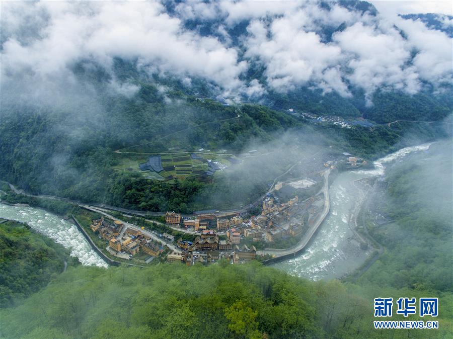 (新华全媒头条·图文互动)(10)让各民族手足相亲守望相助——以习近平同志为核心的党中央关心少数民族和民族工作纪实